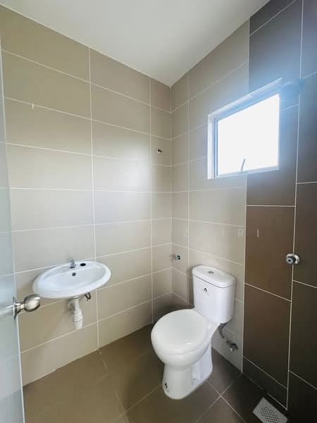 2-storey Terraced House for Sale in Taman Zamrud (Kajang) - Tengku Zairi - Bathroom - PropertyGuru.com.my