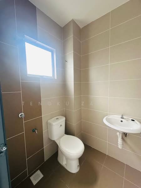 2-storey Terraced House for Sale in Taman Zamrud (Kajang) - Tengku Zairi - Bathroom - PropertyGuru.com.my