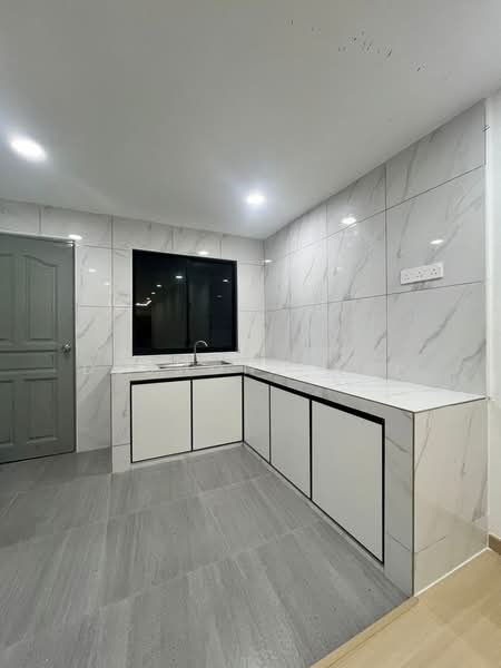 1-storey Terraced House for Sale in Taman Puteri Wangsa (Ulu Tiram) - Desmond Yap - Kitchen - PropertyGuru.com.my