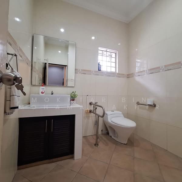 Rumah Berkembar untuk Dijual di Tropicana (Petaling Jaya) - Mokhtar Bin Mohamad Akhir - Bathroom - PropertyGuru.com.my