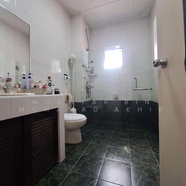 Rumah Berkembar untuk Dijual di Tropicana (Petaling Jaya) - Mokhtar Bin Mohamad Akhir - Bathroom - PropertyGuru.com.my