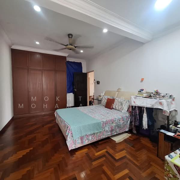 Rumah Berkembar untuk Dijual di Tropicana (Petaling Jaya) - Mokhtar Bin Mohamad Akhir - Bedroom - PropertyGuru.com.my