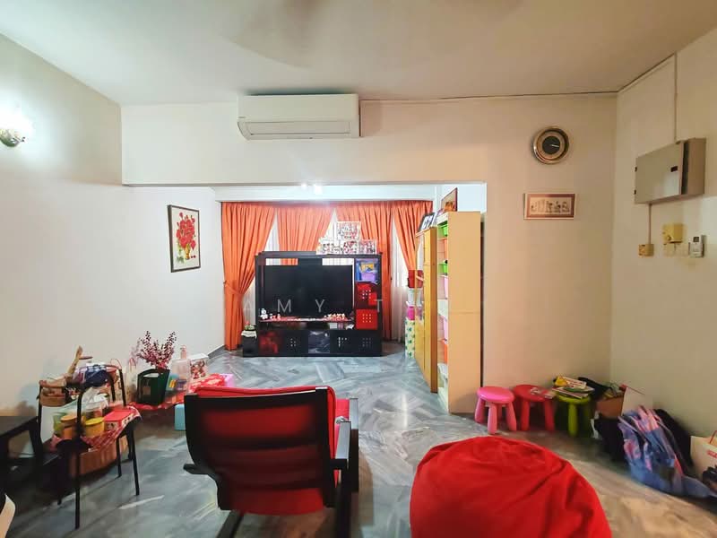 2-storey Terraced House for Sale in Bandar Utama 4 (Bandar Utama) - Amy Tan - Living Room - PropertyGuru.com.my