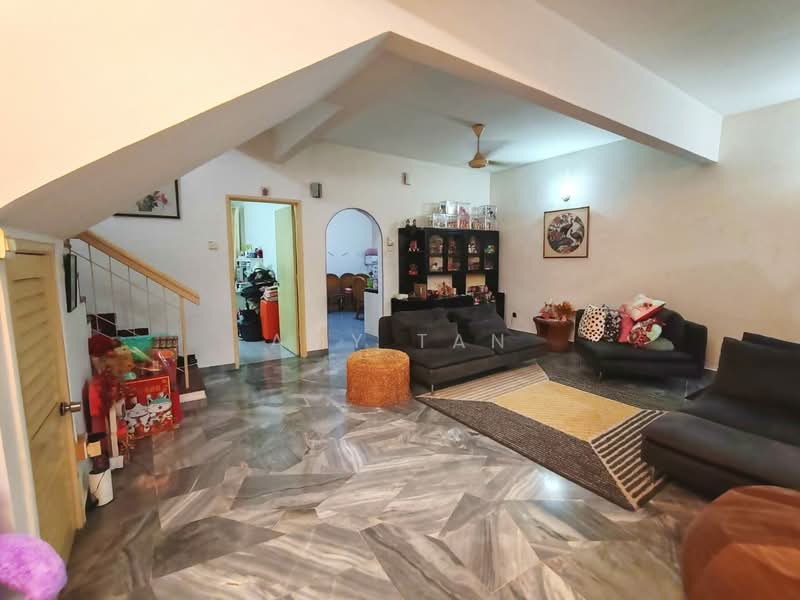 2-storey Terraced House for Sale in Bandar Utama 4 (Bandar Utama) - Amy Tan - Living Room - PropertyGuru.com.my