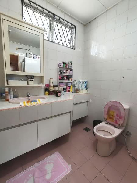 2-storey Terraced House for Sale in Bandar Utama 4 (Bandar Utama) - Amy Tan - Bathroom - PropertyGuru.com.my