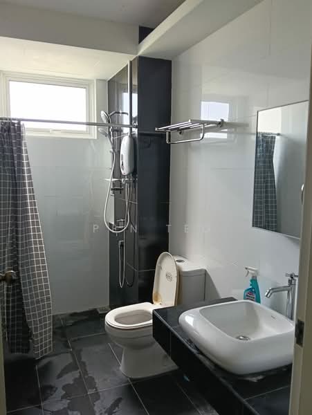 Kondominium untuk Disewa di The Clovers - Pen Teo - Master Room Attached Bathroom  - PropertyGuru.com.my