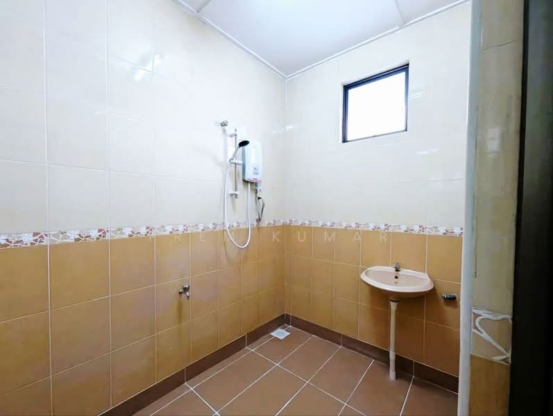 Rumah Teres 2 Tingkat untuk Dijual di Seksyen 1 (Petaling Jaya) - Prem Kumar - Bathroom - PropertyGuru.com.my