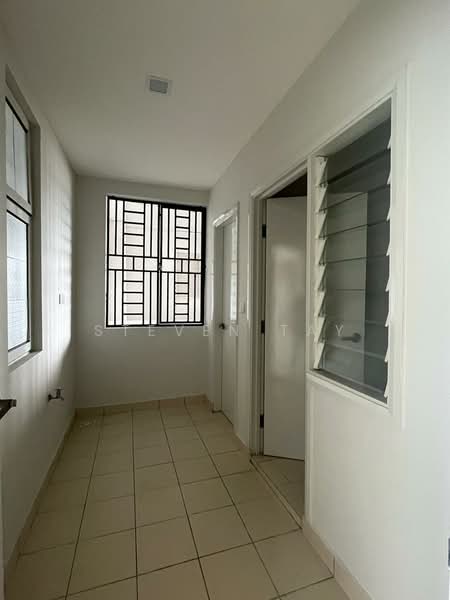 Kondominium untuk Dijual di Casa Green Condominium - Steven Tay - Corridor - PropertyGuru.com.my