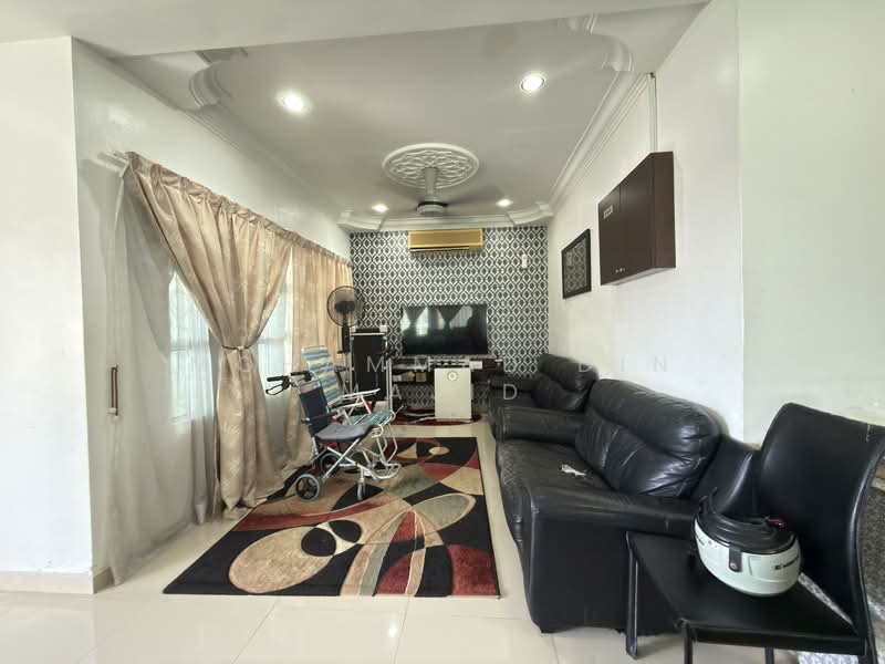 Rumah Banglo untuk Dijual di Shah Alam (Selangor) - Mohammad Din Majid - Living Room - PropertyGuru.com.my