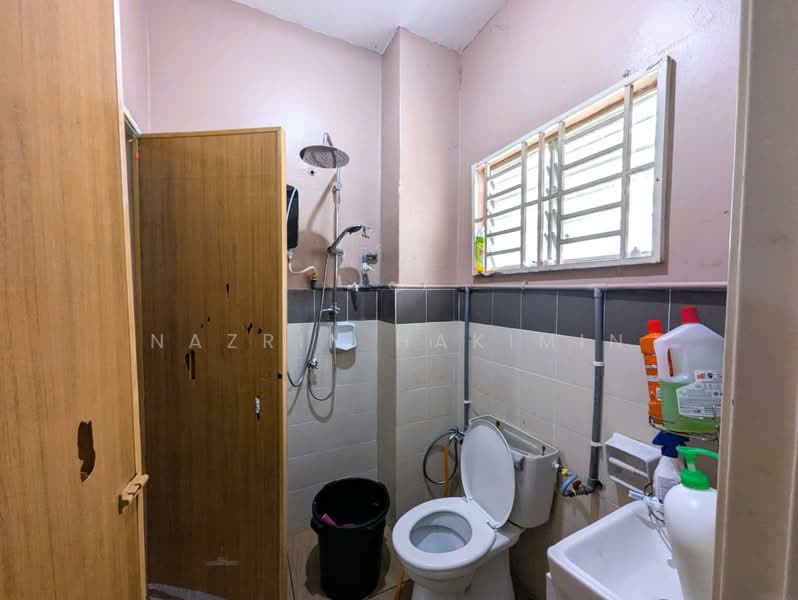 Rumah Teres 2 Tingkat untuk Dijual di Taman Puncak Saujana (Kajang) - Nazrin Hakimin - Bathroom - PropertyGuru.com.my
