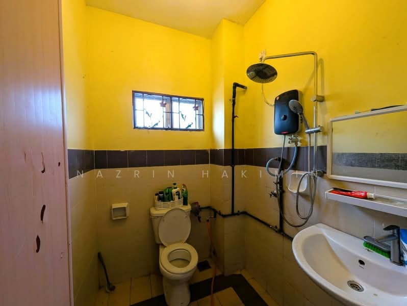 Rumah Teres 2 Tingkat untuk Dijual di Taman Puncak Saujana (Kajang) - Nazrin Hakimin - Bathroom - PropertyGuru.com.my