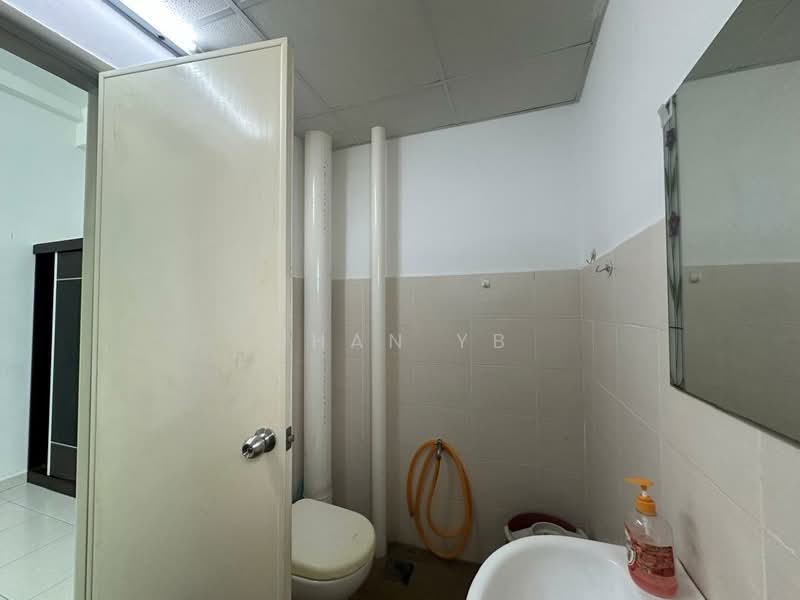 Kondominium untuk Dijual di One World 1 - Chan YB - Bathroom - PropertyGuru.com.my