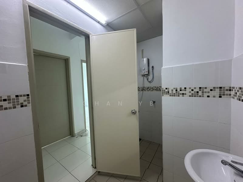Kondominium untuk Dijual di One World 1 - Chan YB - Bathroom - PropertyGuru.com.my