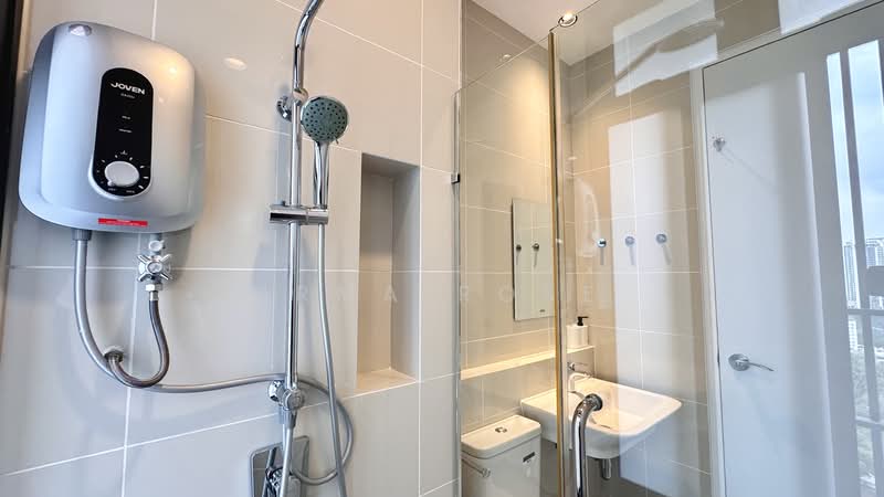 Kondominium untuk Disewa di Waltz Residences - Irma Rose - Bathroom - PropertyGuru.com.my