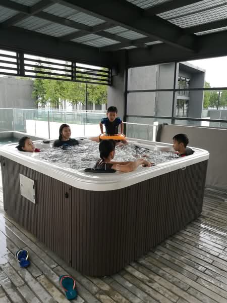Kondominium untuk Disewa di Selayang 18 - Frankie Sing - Pool - PropertyGuru.com.my