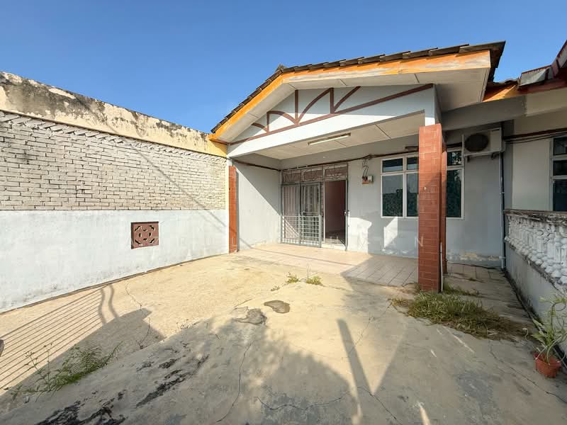 1-storey Terraced House for Sale in Bandar Seremban Selatan (Seremban) - Azrul Othman - Exterior - PropertyGuru.com.my