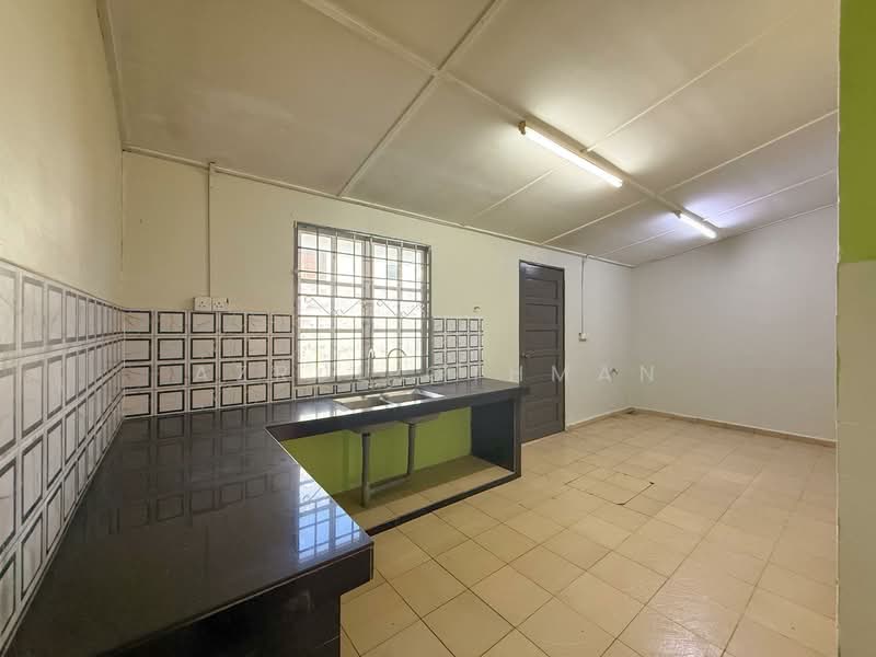 1-storey Terraced House for Sale in Bandar Seremban Selatan (Seremban) - Azrul Othman - Kitchen - PropertyGuru.com.my