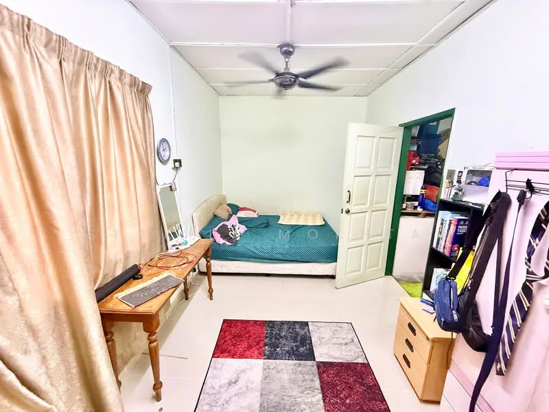 3-storey Terraced House for Sale in Taman Bukit Teratai (Ampang) - Syakila Mokhtar - Bedroom - PropertyGuru.com.my