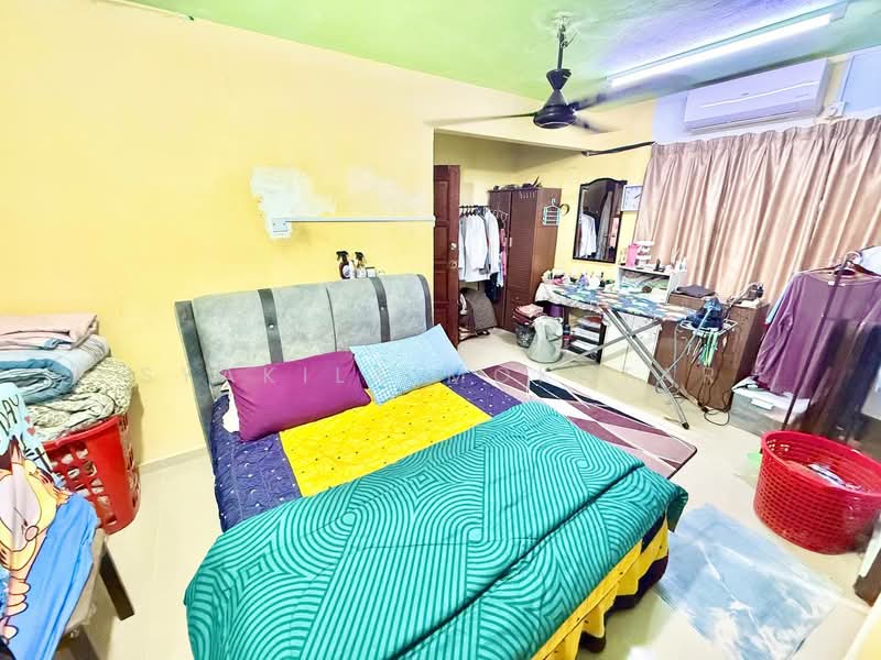 3-storey Terraced House for Sale in Taman Bukit Teratai (Ampang) - Syakila Mokhtar - Bedroom - PropertyGuru.com.my