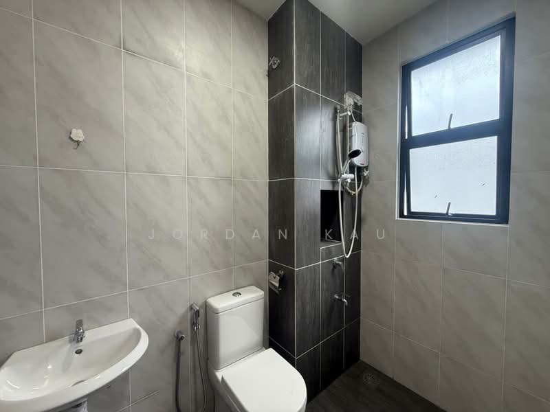 Rumah Teres 2 Tingkat untuk Disewa di Bandar Baru Permas Jaya (Permas Jaya) - Jordan Kau - Bathroom - PropertyGuru.com.my