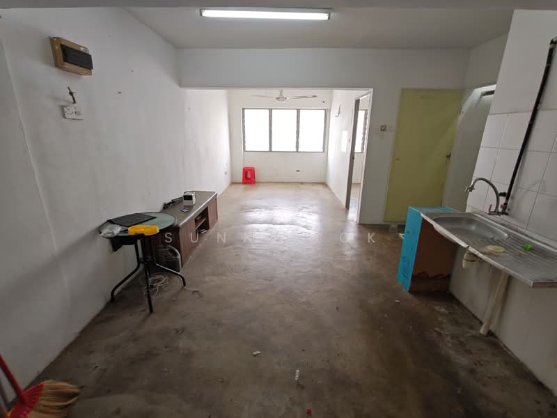 Rumah Flat untuk Disewa di Taman Jelutong Jaya - Sunny Lok - Living Room - PropertyGuru.com.my