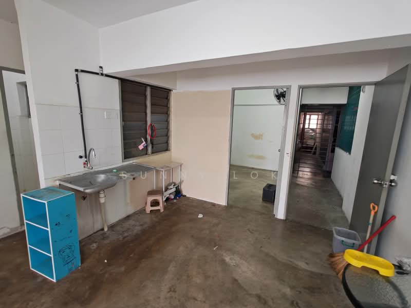 Rumah Flat untuk Disewa di Taman Jelutong Jaya - Sunny Lok - Kitchen - PropertyGuru.com.my