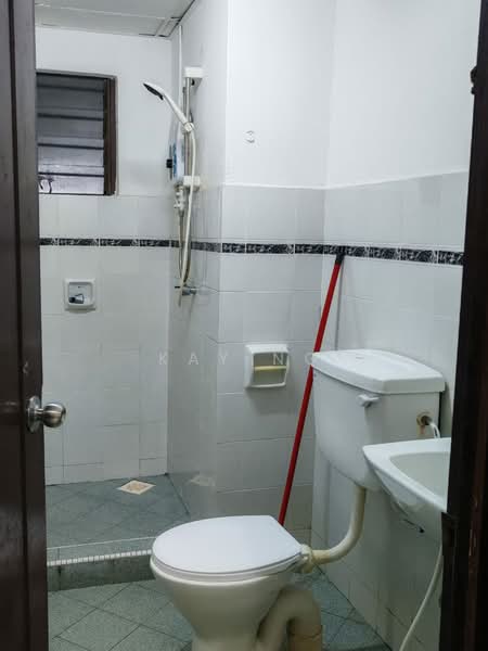 Pangsapuri untuk Dijual di Seri Mutiara Apartment - Kay Ng - Bathroom - PropertyGuru.com.my