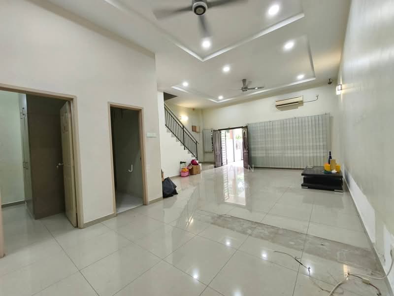 2-storey Terraced House for Rent in Fair Park (Ipoh) - Jeff Tan - Living Room - PropertyGuru.com.my