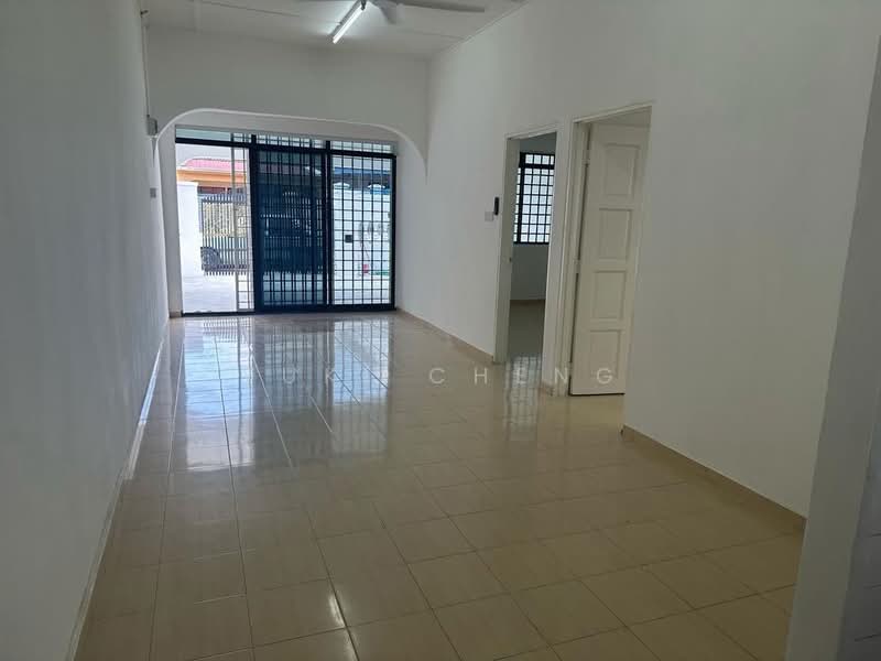 1-storey Terraced House for Sale in Taman Universiti (Skudai) - Yuki Cheng - Living Room - PropertyGuru.com.my