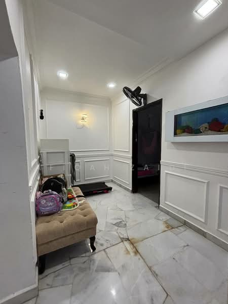 2-storey Terraced House for Sale in Bukit Jelutong (Shah Alam) - Afiqah zaidi - Corridor - PropertyGuru.com.my