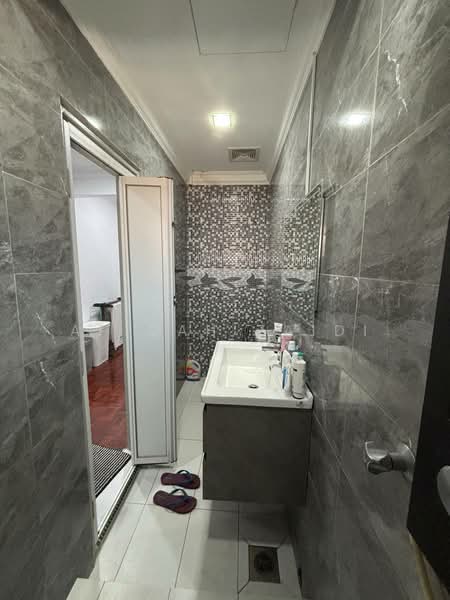 2-storey Terraced House for Sale in Bukit Jelutong (Shah Alam) - Afiqah zaidi - Bathroom - PropertyGuru.com.my