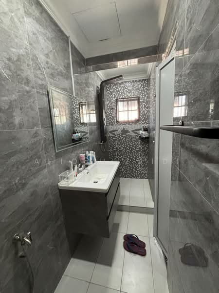 2-storey Terraced House for Sale in Bukit Jelutong (Shah Alam) - Afiqah zaidi - Bathroom - PropertyGuru.com.my