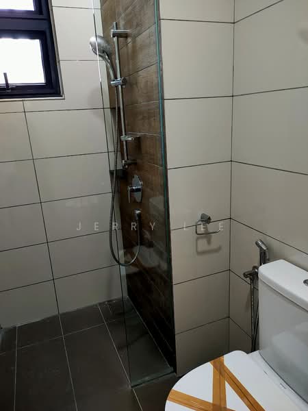 Servis Apartment untuk Dijual di Avara - Jerry Lee - Bathroom - PropertyGuru.com.my