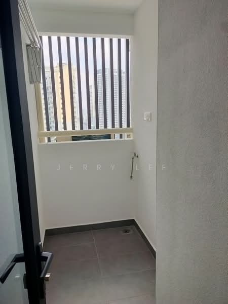 Servis Apartment untuk Dijual di Avara - Jerry Lee - Balcony - PropertyGuru.com.my