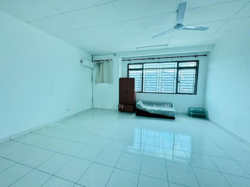 2-storey Terraced House for Sale in Austin (Johor Bahru) - Ethan Gan - Living Room - PropertyGuru.com.my