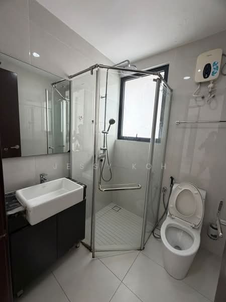 Condominium for Rent at Bay Point @ Country Garden Danga Bay - Jessy Koh - Bathroom - PropertyGuru.com.my