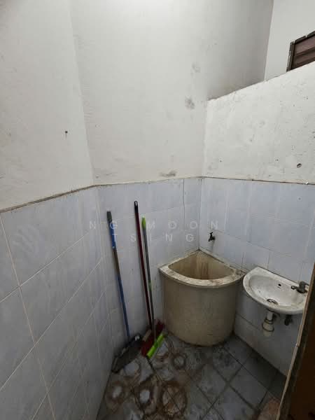 Shop for Rent in Bandar Menjalara (Kuala Lumpur) - Ng Moon Tsing - Bathroom - PropertyGuru.com.my