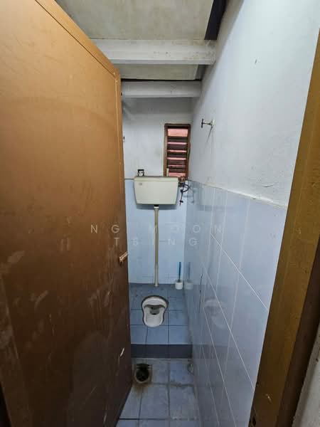 Shop for Rent in Bandar Menjalara (Kuala Lumpur) - Ng Moon Tsing - Bathroom - PropertyGuru.com.my