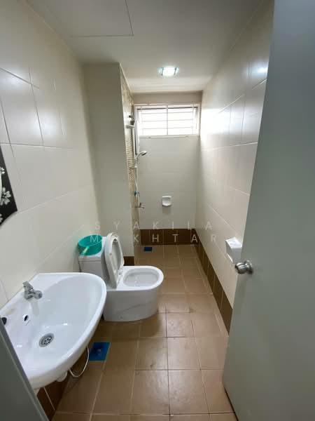 Condominium for Rent at Suasana Lumayan - Syakila Mokhtar - Bathroom - PropertyGuru.com.my