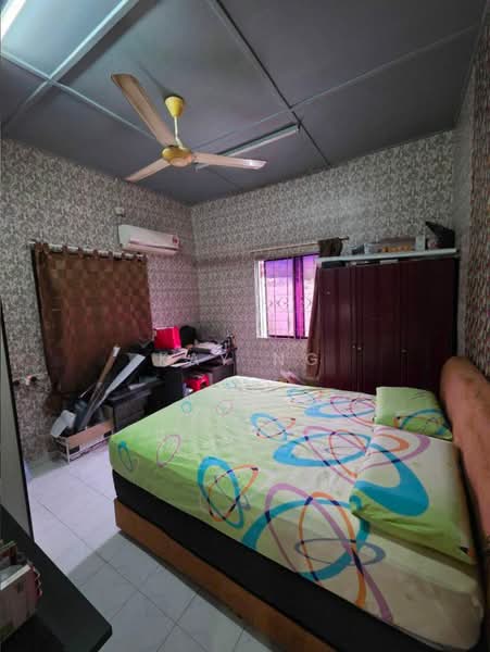 Rumah Berkembar untuk Dijual di Taman Murni (Batu Pahat) - Kay Ng - Bedroom - PropertyGuru.com.my