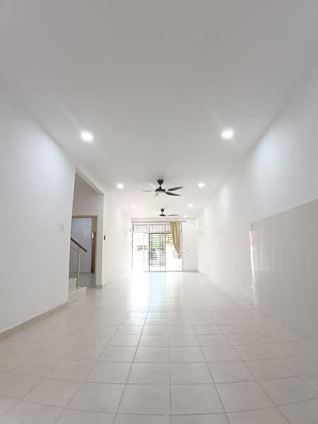 1.5-storey Terraced House for Sale in Taman Pelangi Indah (Ulu Tiram) - Ray Tung - Living Room - PropertyGuru.com.my