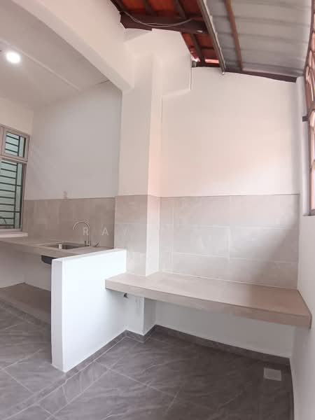 1.5-storey Terraced House for Sale in Taman Pelangi Indah (Ulu Tiram) - Ray Tung - Kitchen - PropertyGuru.com.my