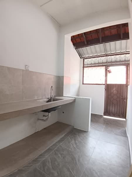 1.5-storey Terraced House for Sale in Taman Pelangi Indah (Ulu Tiram) - Ray Tung - Kitchen - PropertyGuru.com.my