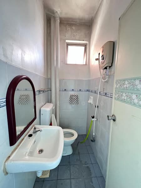 Pangsapuri untuk Dijual di Villa Bestari Apartment - Evie Song - Bathroom - PropertyGuru.com.my