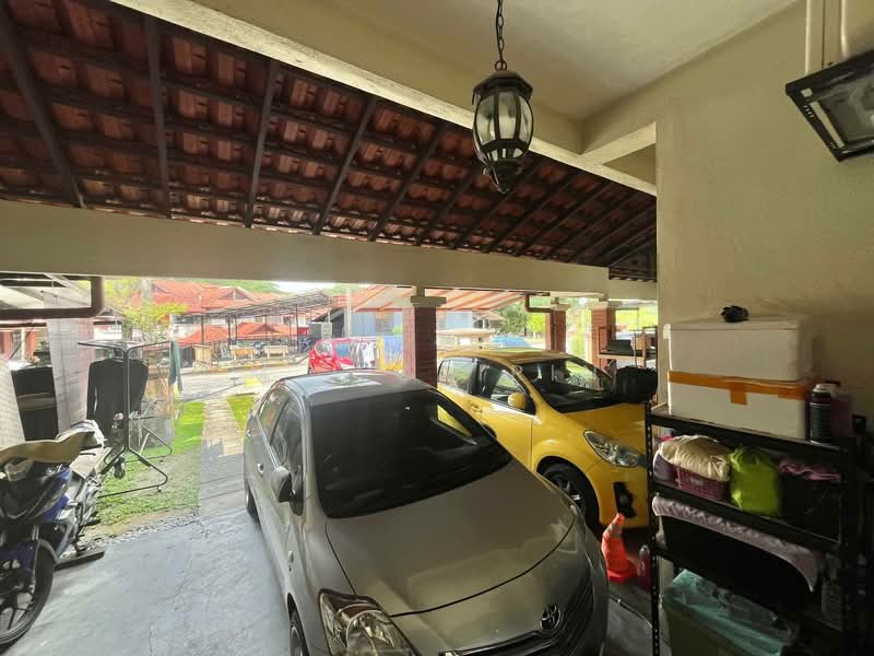 Townhouse for Sale in Alam Damai (Cheras) - M.J Zairin - Car Park - PropertyGuru.com.my