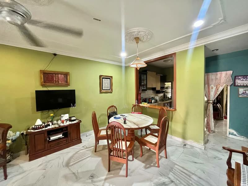 Townhouse for Sale in Alam Damai (Cheras) - M.J Zairin - Dining Room - PropertyGuru.com.my
