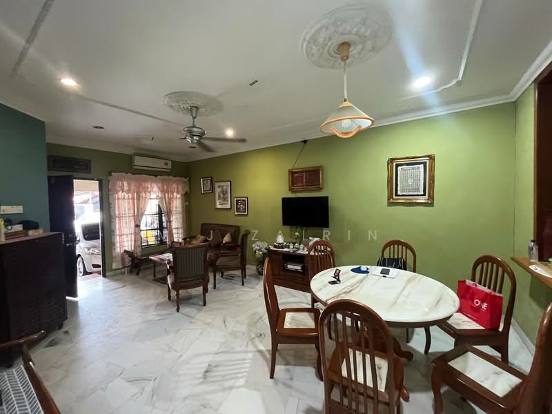 Townhouse for Sale in Alam Damai (Cheras) - M.J Zairin - Living Room - PropertyGuru.com.my