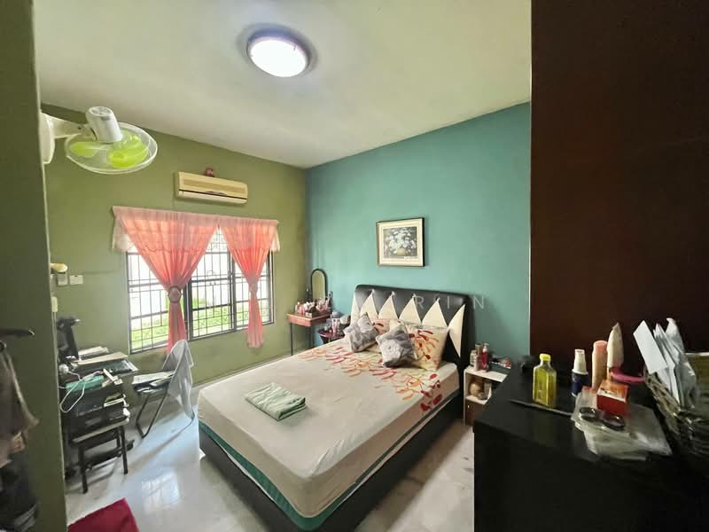 Townhouse for Sale in Alam Damai (Cheras) - M.J Zairin - Bedroom - PropertyGuru.com.my