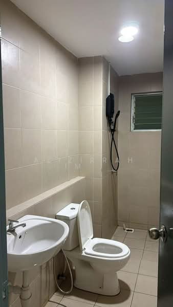 Condominium for Rent at Lakefront Homes - Azizirrahim . - Bathroom - PropertyGuru.com.my