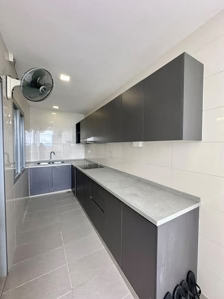 Kondominium untuk Disewa di Lakefront Residence - Chris Lee - Kitchen - PropertyGuru.com.my